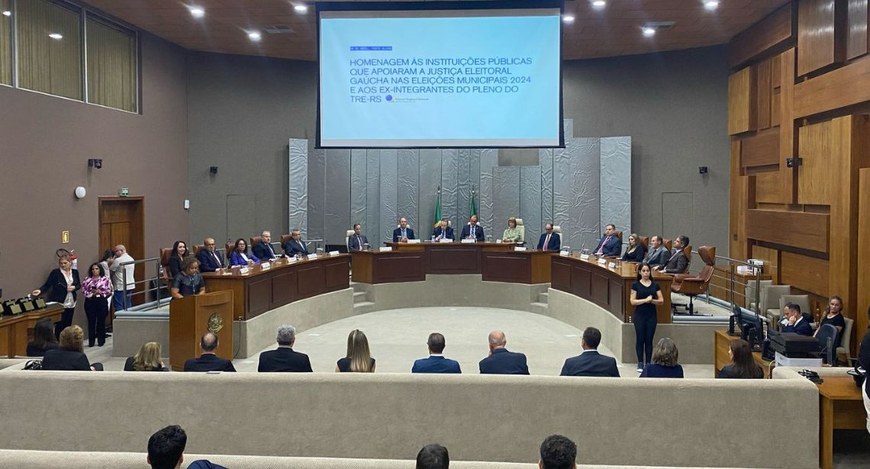 Homenagem às instituições