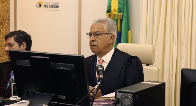 Desembargador eleitoral Silvio de Moraes preside sessão Magistrado atua no TRE-RS desde 2012