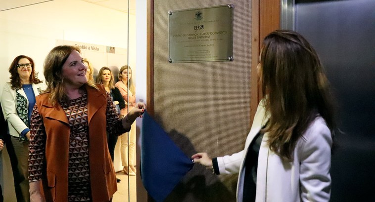 Espaço também recebeu palestra sobre o papel da mulher na sociedade com a escritora Letícia Wier...