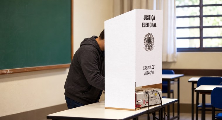 Eleitor Votando Segundo Turno
