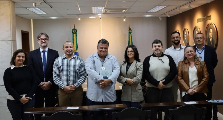 Memorial recebe visita de universitários de Direito.