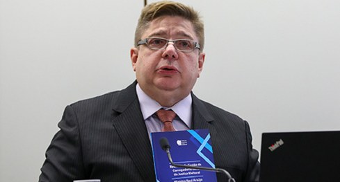 Ministro Raul Araújo