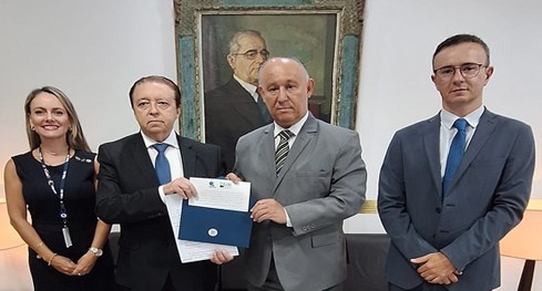 Presidente da ALRS recebe convite para seminário