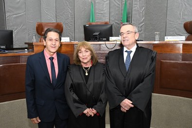 Sessão plenária desta segunda-feira