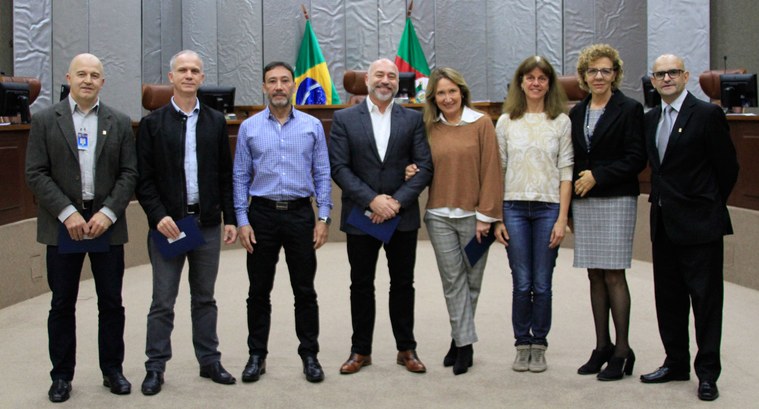 A Justiça Eleitoral gaúcha homenageou oito de seus servidores, na tarde desta quinta-feira (6). ...