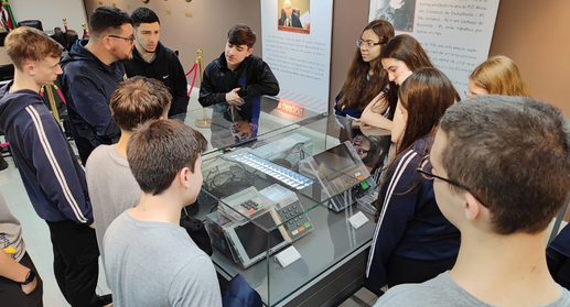 Alunos do La Salle Dores visitam Memorial da Justiça Eleitoral