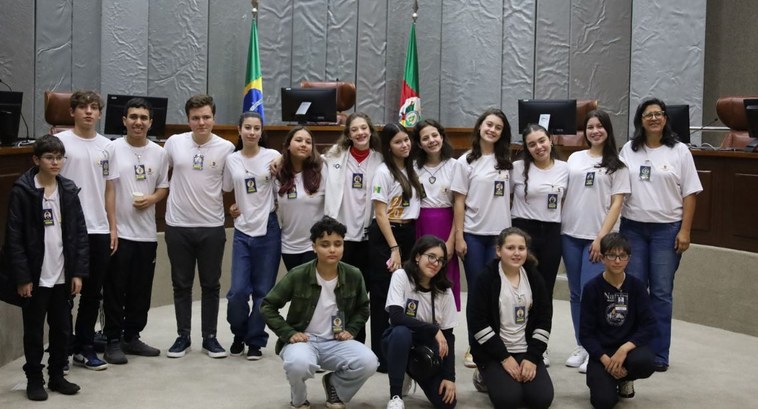 TRE-RS: alunos do programa Parlamento Jovem TRE-RS: alunos do programa Parlamento Jovem