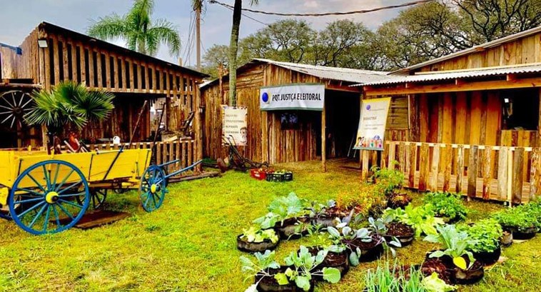 TRE-RS atende eleitores de todo o Estado no Acampamento Farroupilha Em piquete no Parque Harmonia, na Capital, Justiça Eleitoral gaúcha recebe cidadãos para realiza...