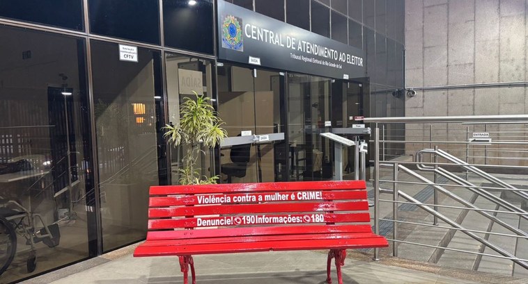 TRE-RS: Banco vermelho