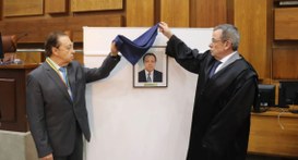 TRE-RS: descerramento de foto do des. Voltaire