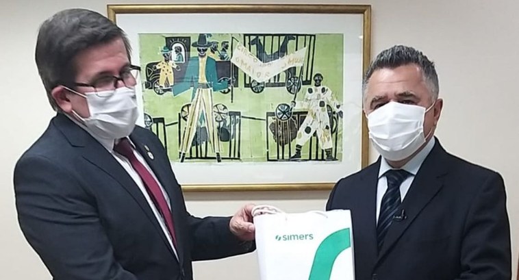 SIMERS fez a entrega de máscaras ao TRE-RS para uso nas eleições municipais