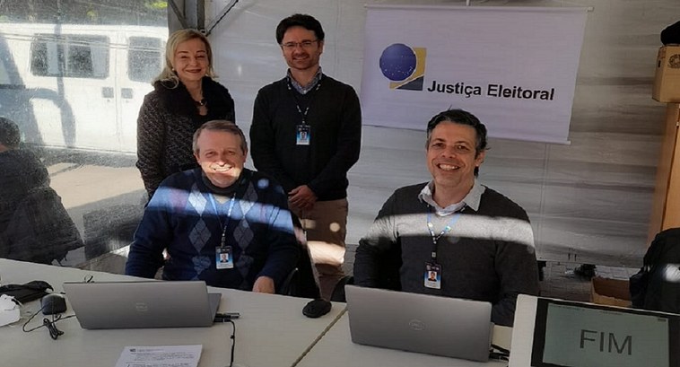 TRE-RS: Evento no Largo Glênio Peres Evento no Largo Glênio Peres