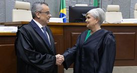 Juíza de direito toma posse no TRE-RS