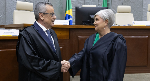 Juíza de direito toma posse no TRE-RS