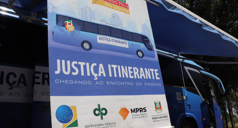 TRE-RS: Justiça Eleitoral gaúca retoma atendimentos no ônibus da Justiça Itinerante Justiça Eleitoral gaúca retoma atendimentos no ônibus da Justiça Itinerante