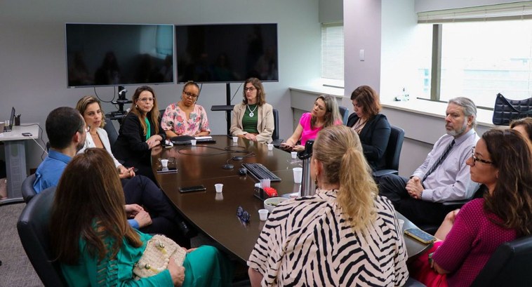 TRE-RS: Karen Fores, Comissão da Participação Feminina, reunião no MP-RS, 14 novembro 2023 TRE-RS: Karen Fores, Comissão da Participação Feminina, reunião no MP-RS, 14 novembro 2023