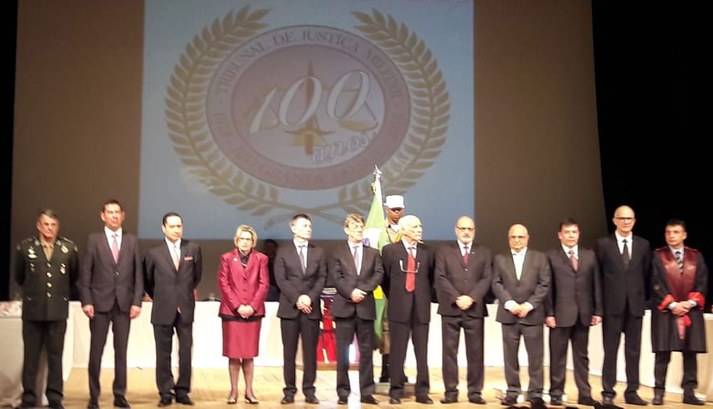 Presidente do TRE-RS recebe condecoração no centenário do TJM/RS