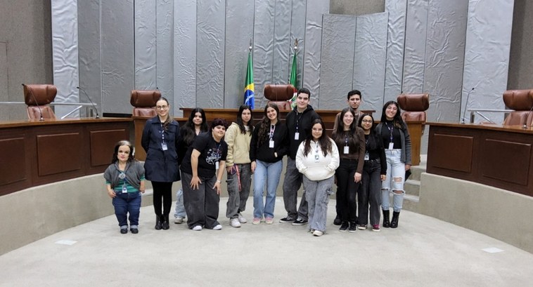 Memorial do TRE gaúcho recebeu estagiárias (os) da Central de Atendimento ao Eleitor de Porto Al...
