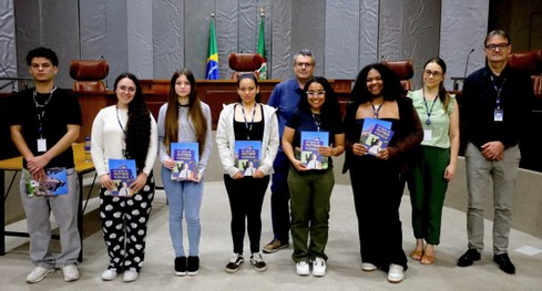 Memorial do TRE gaúcho recebeu estagiárias (os) da Central de Atendimento ao Eleitor de Porto Al...