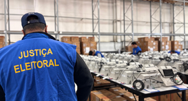 TRE-RS: preparação das urnas