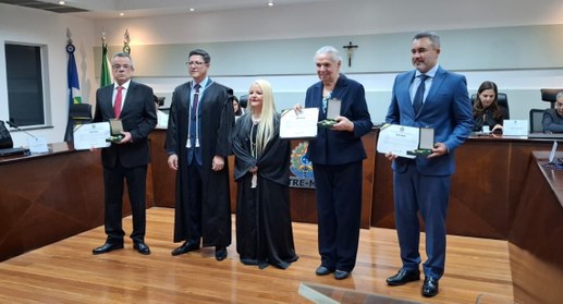 Presidente do TRE-RS recebe Colar de Mérito Eleitoral do TRE-MT
