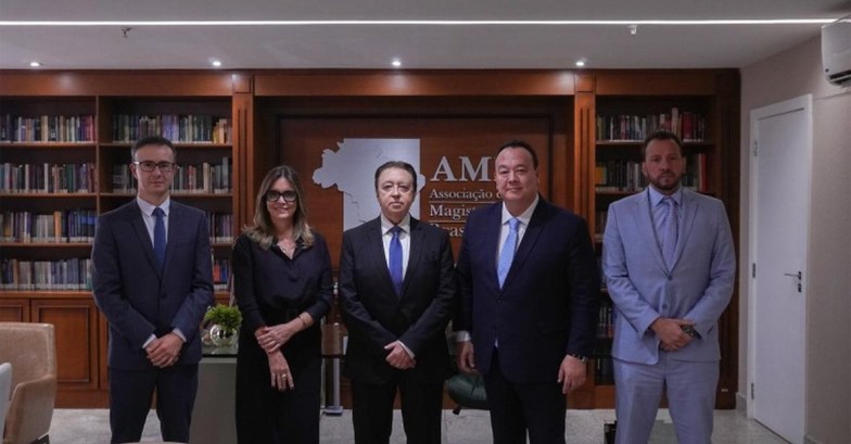 Presidente do TRE-RS visita AMB