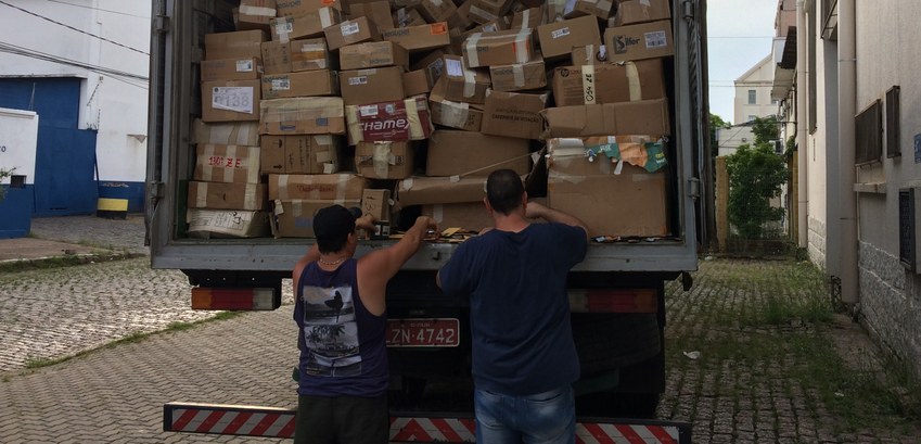TRE-RS recolhe materiais para descarte ecológico 44 toneladas de objetos foram descartados, incluindo 2.556 urnas de modelo 2004