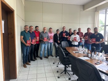 Servidor do Cartório Eleitoral de Triunfo lança livro em coautoria com docente do IFSUL (Lageado)