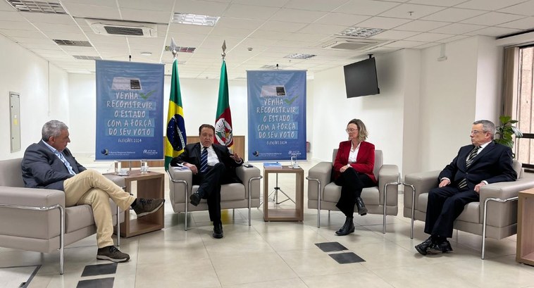 TRE-RS: TRE-RS recebe candidatos que seguem na disputa em Porto Alegre TRE-RS recebe candidatos que seguem na disputa em Porto Alegre