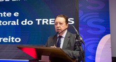 Vice-presidente e corregedor do TRE-RS abre evento do SindiRádio