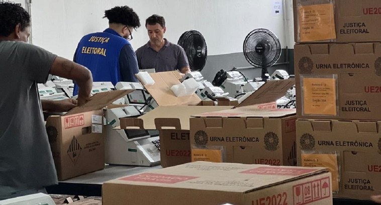 TRE-RS: Urnas já estão sendo preparadas para o segundo turno no estado Eleitores das cinco maiores cidades gaúchas voltarão às urnas no dia 27 de outubro